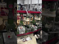 Dalam produksi sepatu santai dan olahraga, peralatan produksi cerdas digunakan untuk membuat sepatu